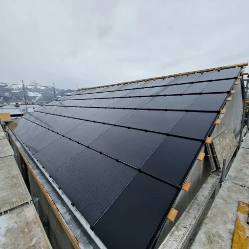 Installation panneaux solaires toiture Suisse